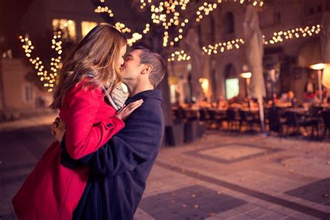 サシ 飲み キス